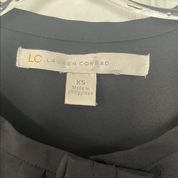 LC Lauren Conrad Black Sleeveless Blouse - Picture 2 of 4